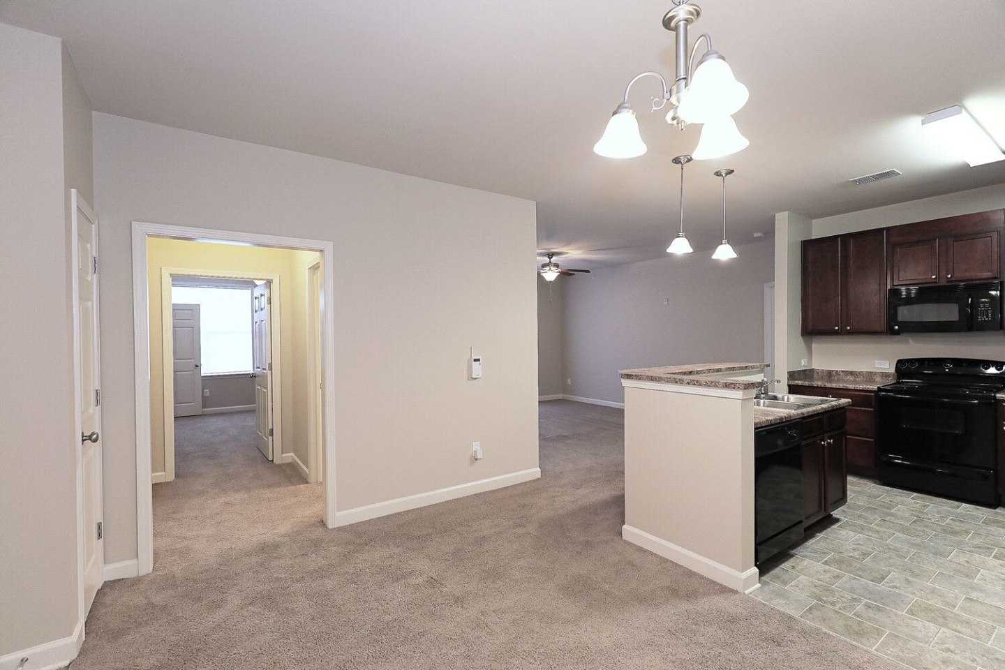 The Astoria Apartment Homes Image 11