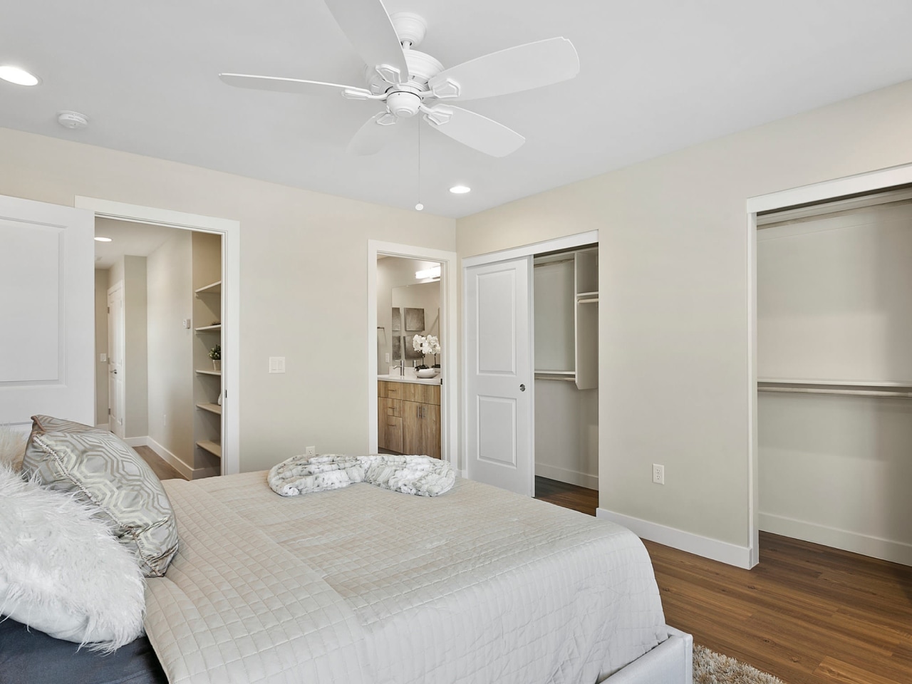 The Hardy Tempe Townhome Living Image 6