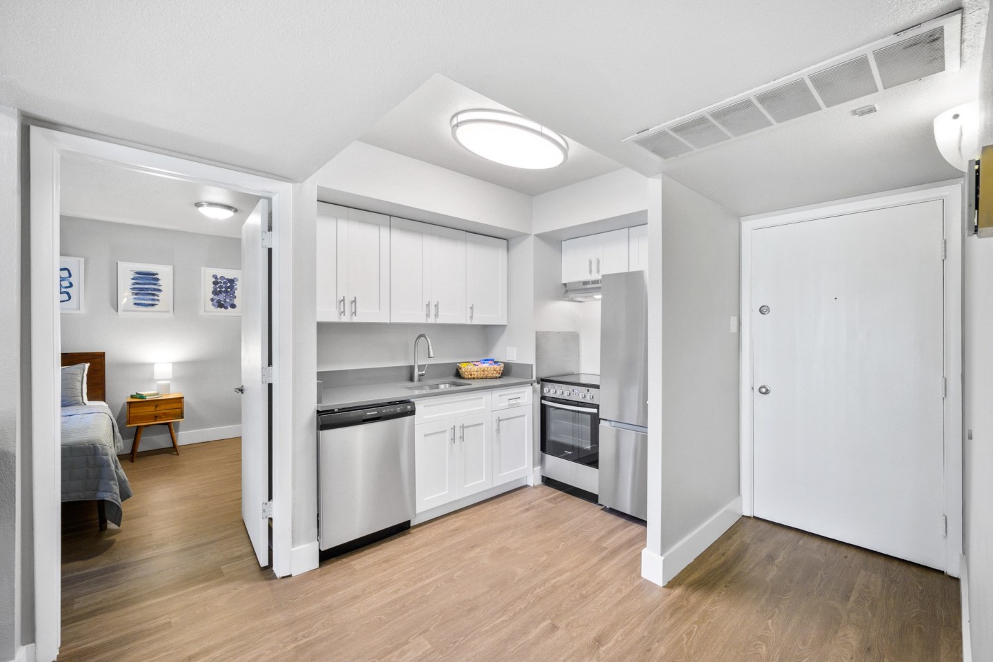 Eleven13 Apartments and Townhomes - Student Housing Image 8