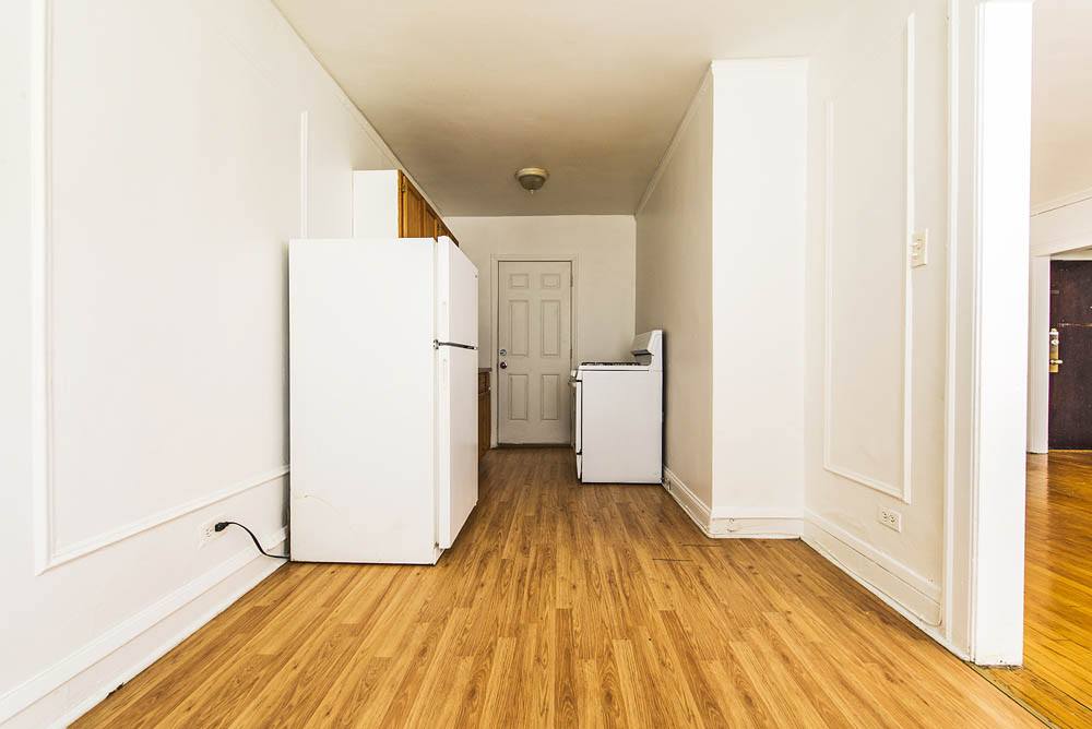 7348 S King Dr Image 3