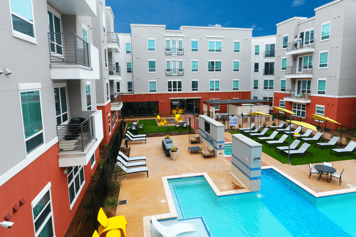 Liv+ Arlington - Student Housing Image 6
