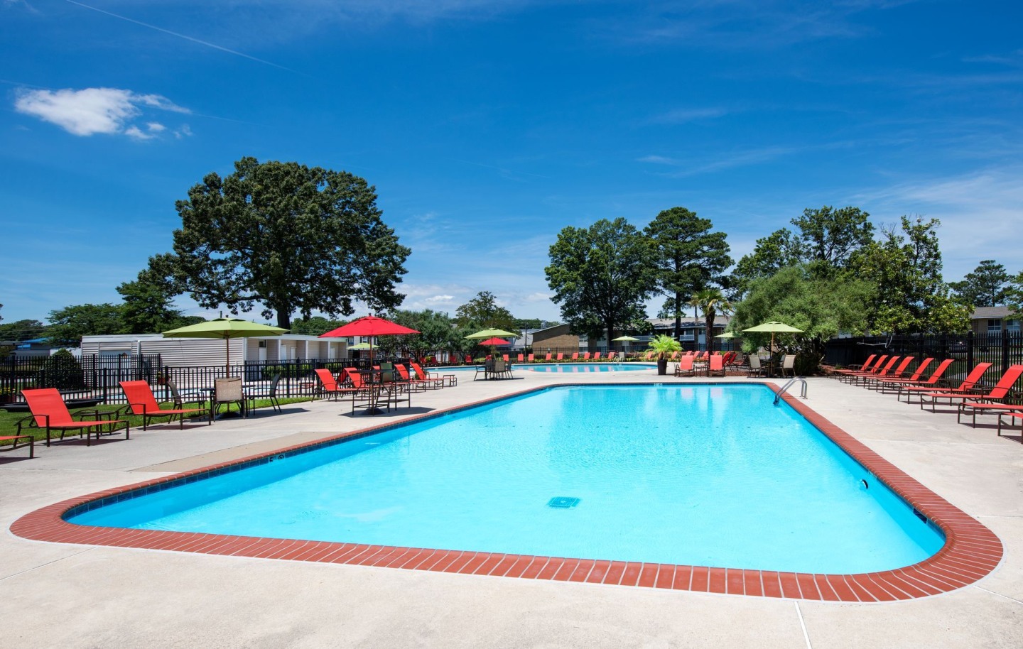 Pinewood Gardens Apartments Image 9