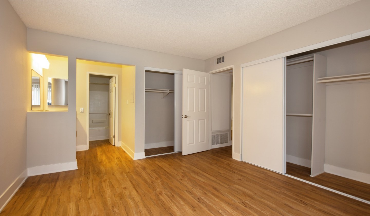 Indian Oaks Apartments Image 11