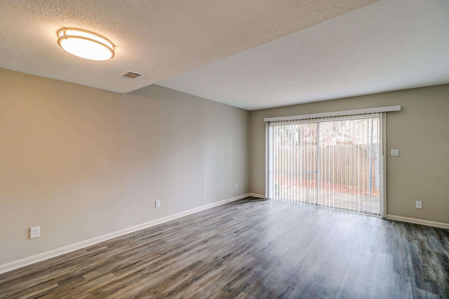 Savan Pointe Townhomes East and West Image 29