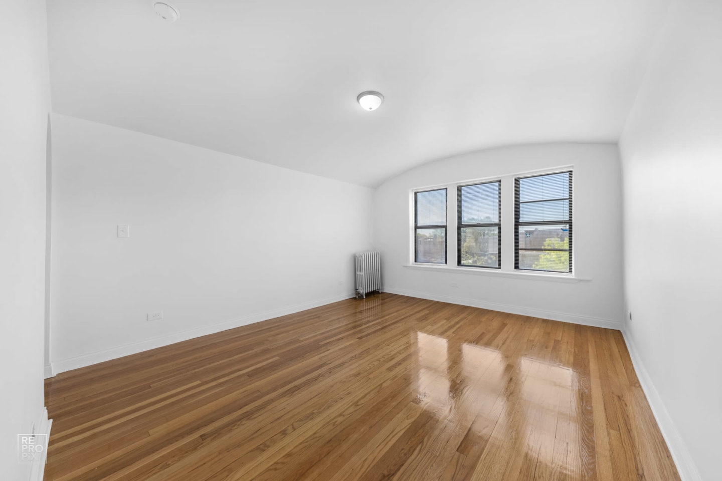 7657 S East End Avenue Image 12
