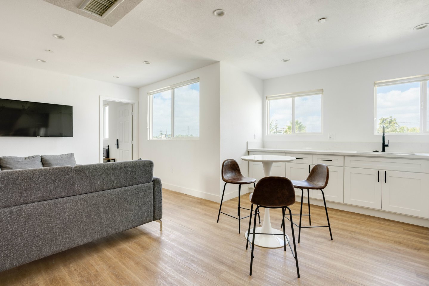 1620 W 35th Place - Co-Living Image 10
