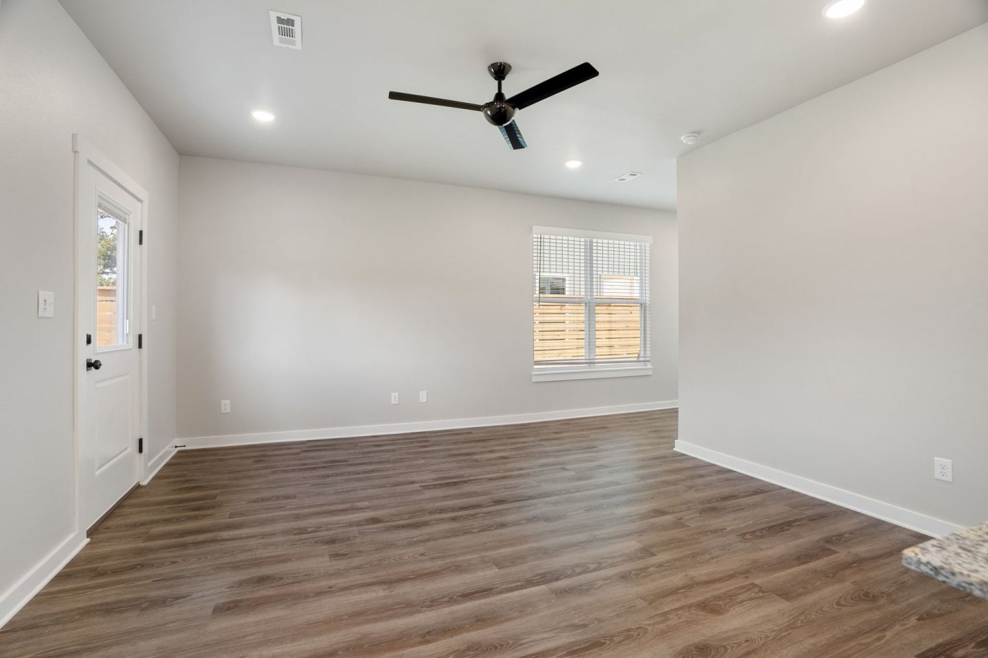 BIRDMASTER DRIVE RESIDENCES Image 3