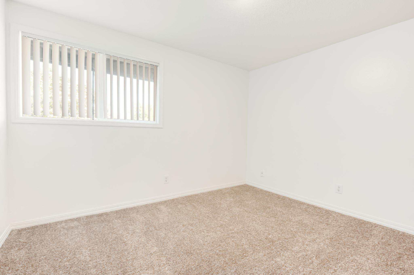 Colonial Villa Apartments Image 10