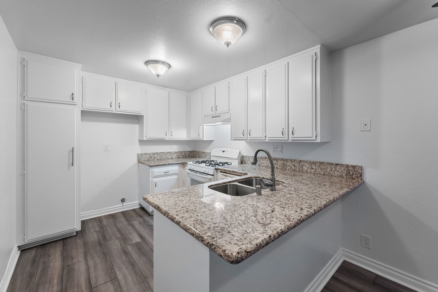 Beachpoint Apartments Image 13