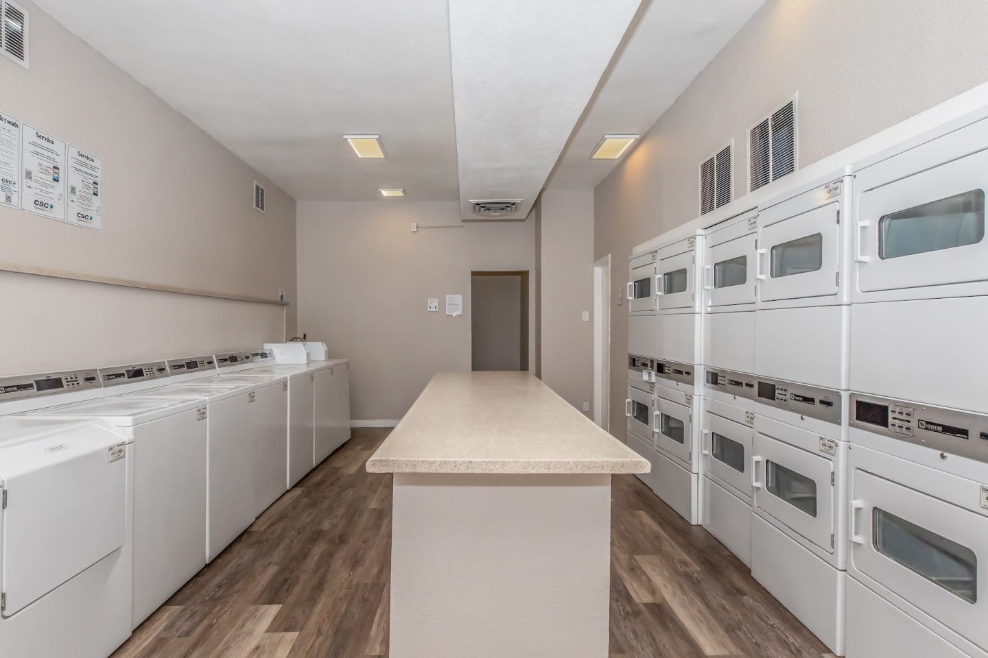 Aqua Apartments Image 15