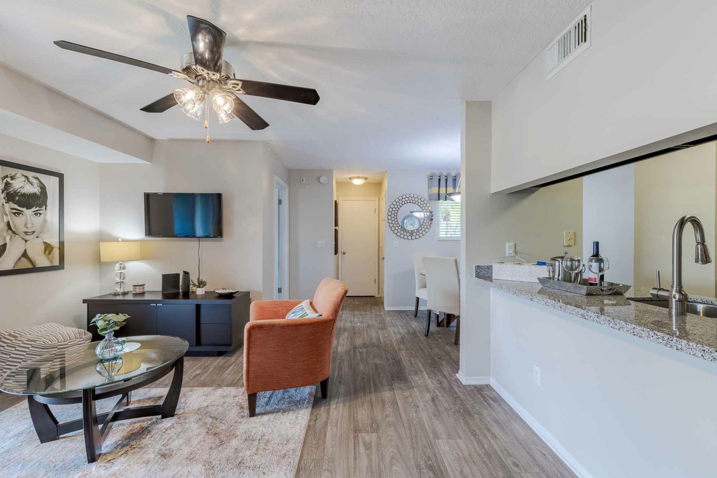 The Savannahs at James Landing Apartments Image 4
