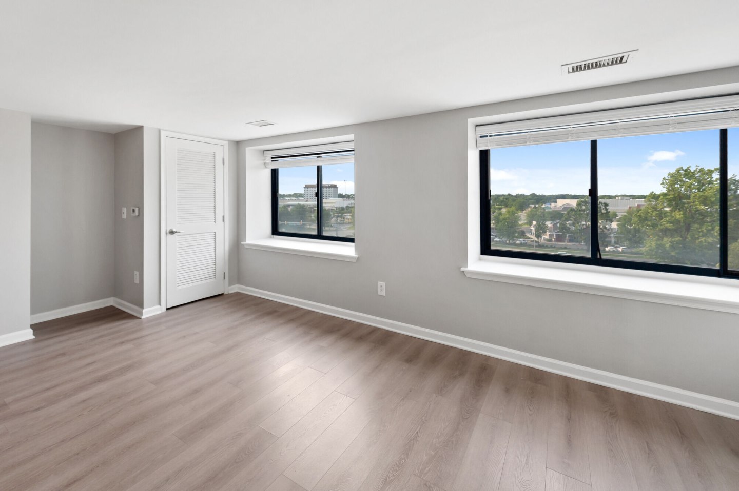 Cherry Hill Towers Image 30
