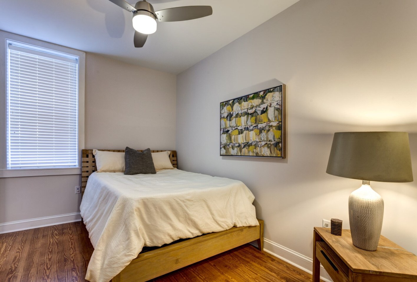 The Loraine Apartments Image 11