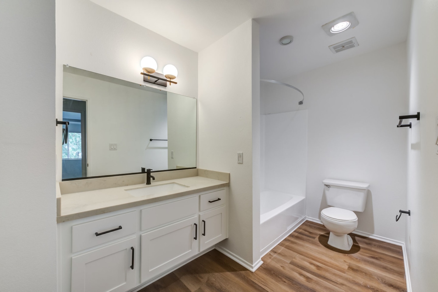 ALUR Apartments Image 8