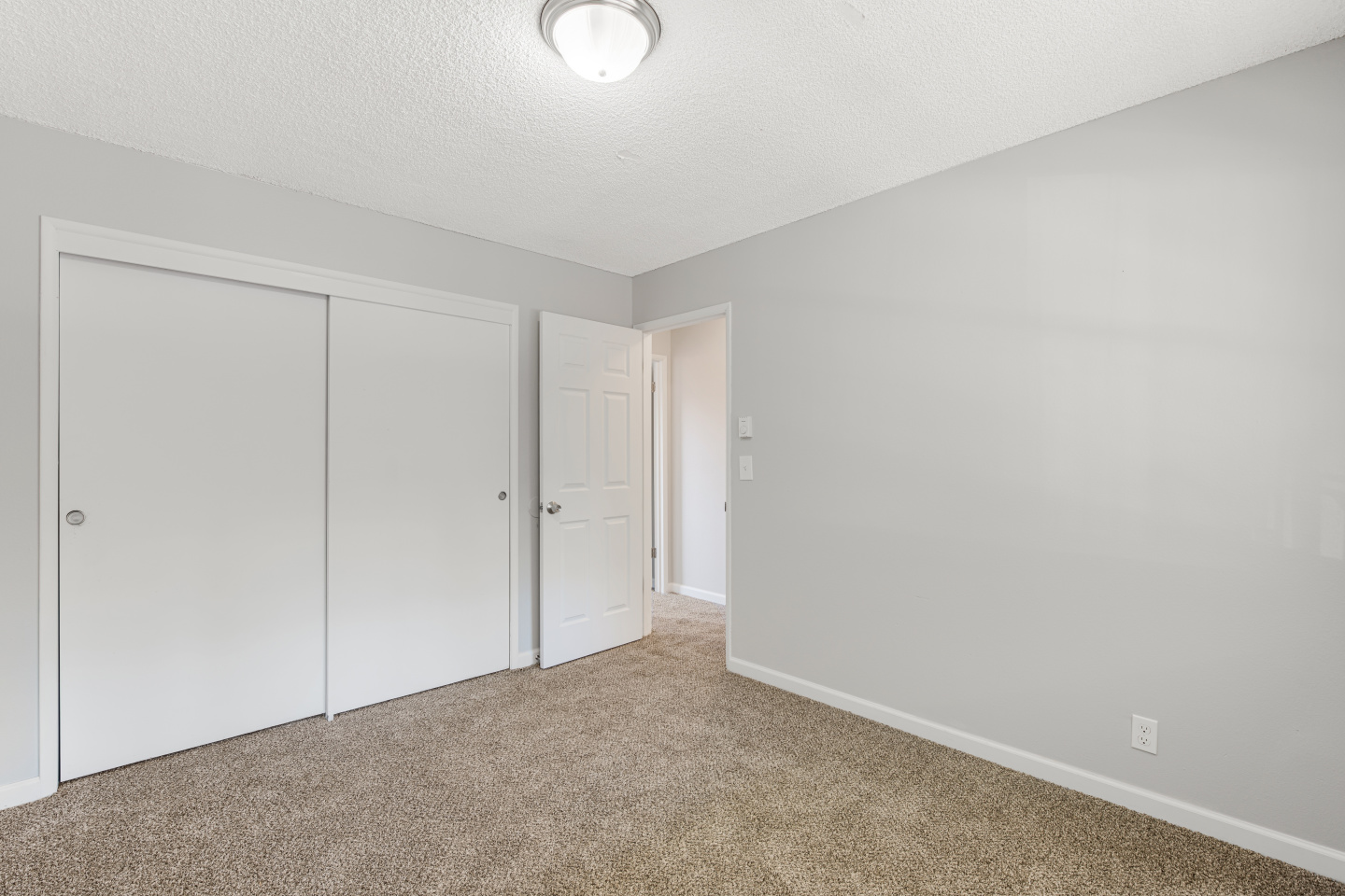 Monroe Manor Apartments Image 2