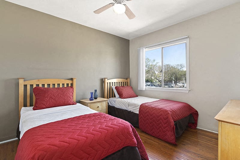 Wyvernwood Garden Apartments Image 14