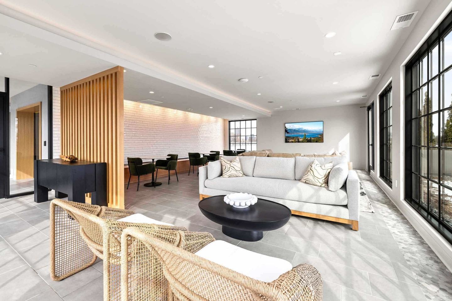 Jaeger Square Image 21