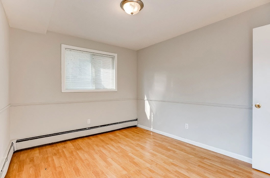 3033 Grand Ave S Image 11