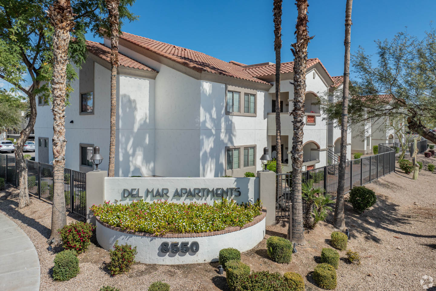 Del Mar Apartments Image 1
