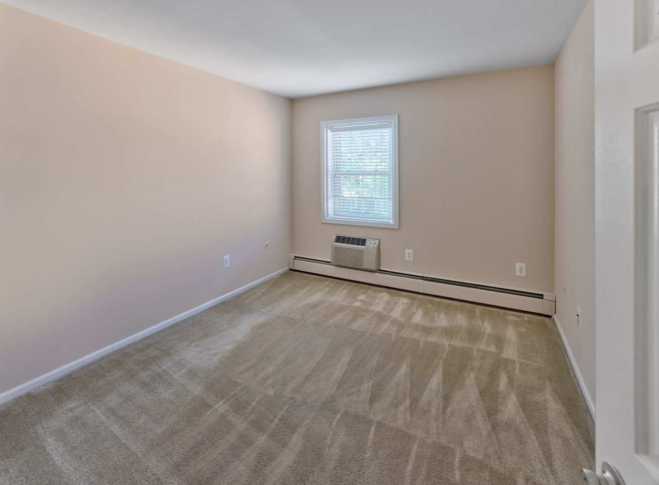 Chestnut House Image 12