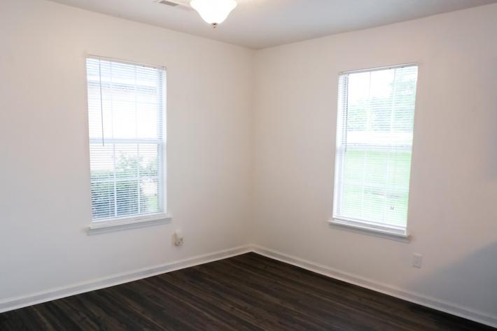 Whispering Oaks Apartments Image 15