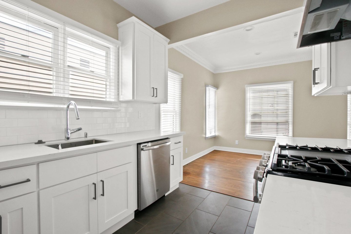 9619 W. Olympic Image 4