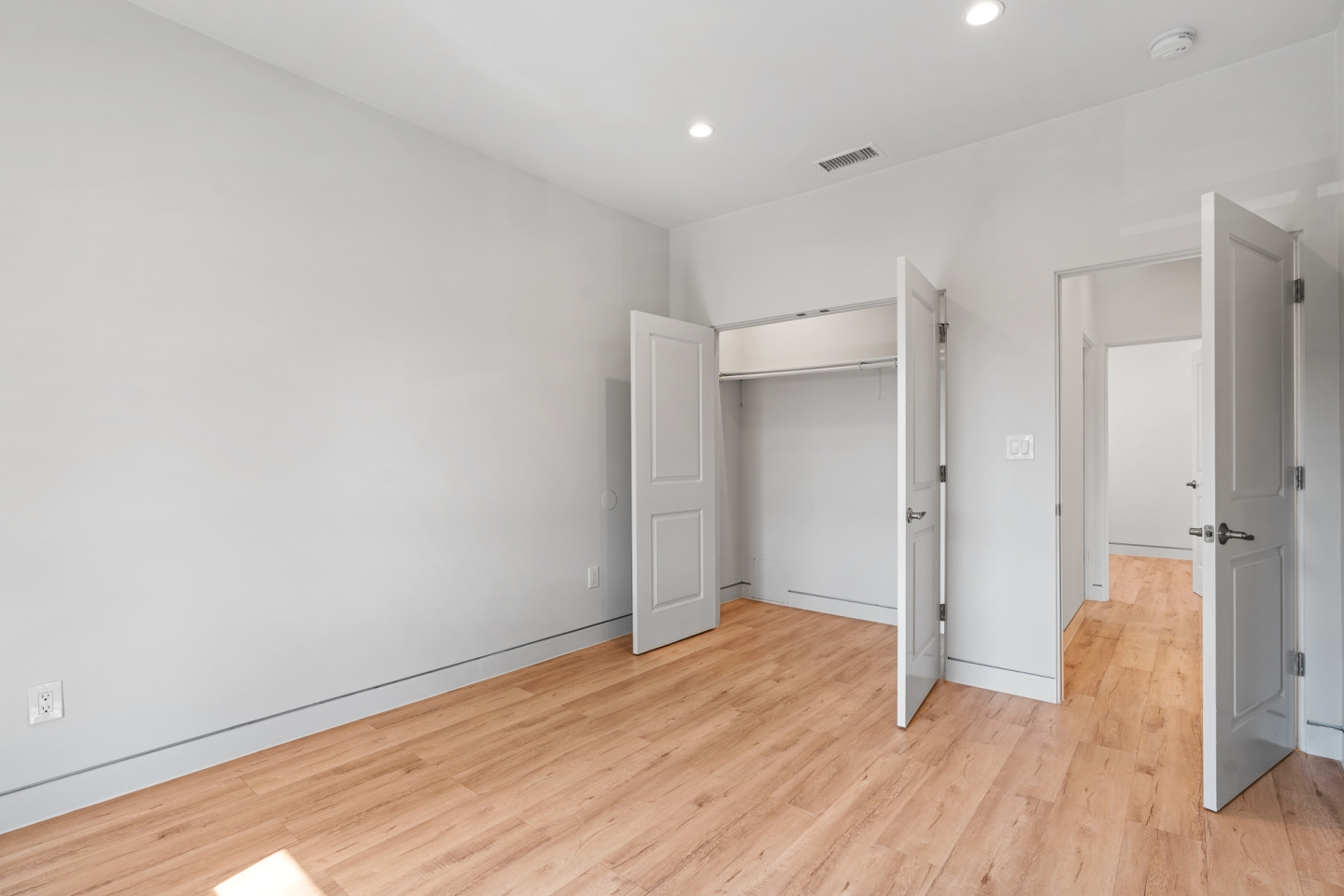 7229 Willoughby Ave Image 13