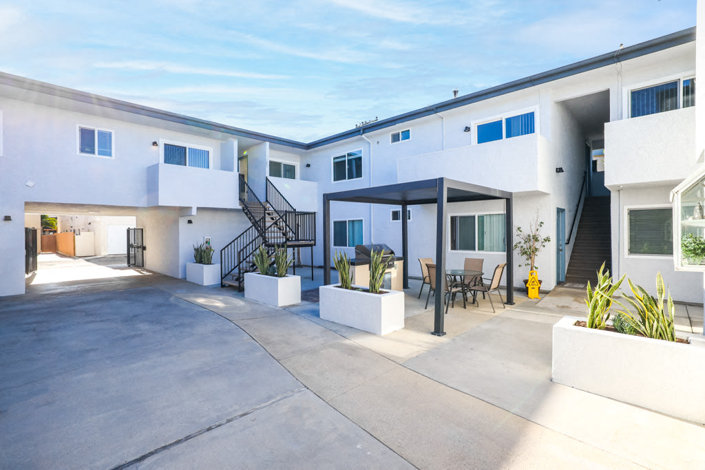 316 Beach Apartments Image 10