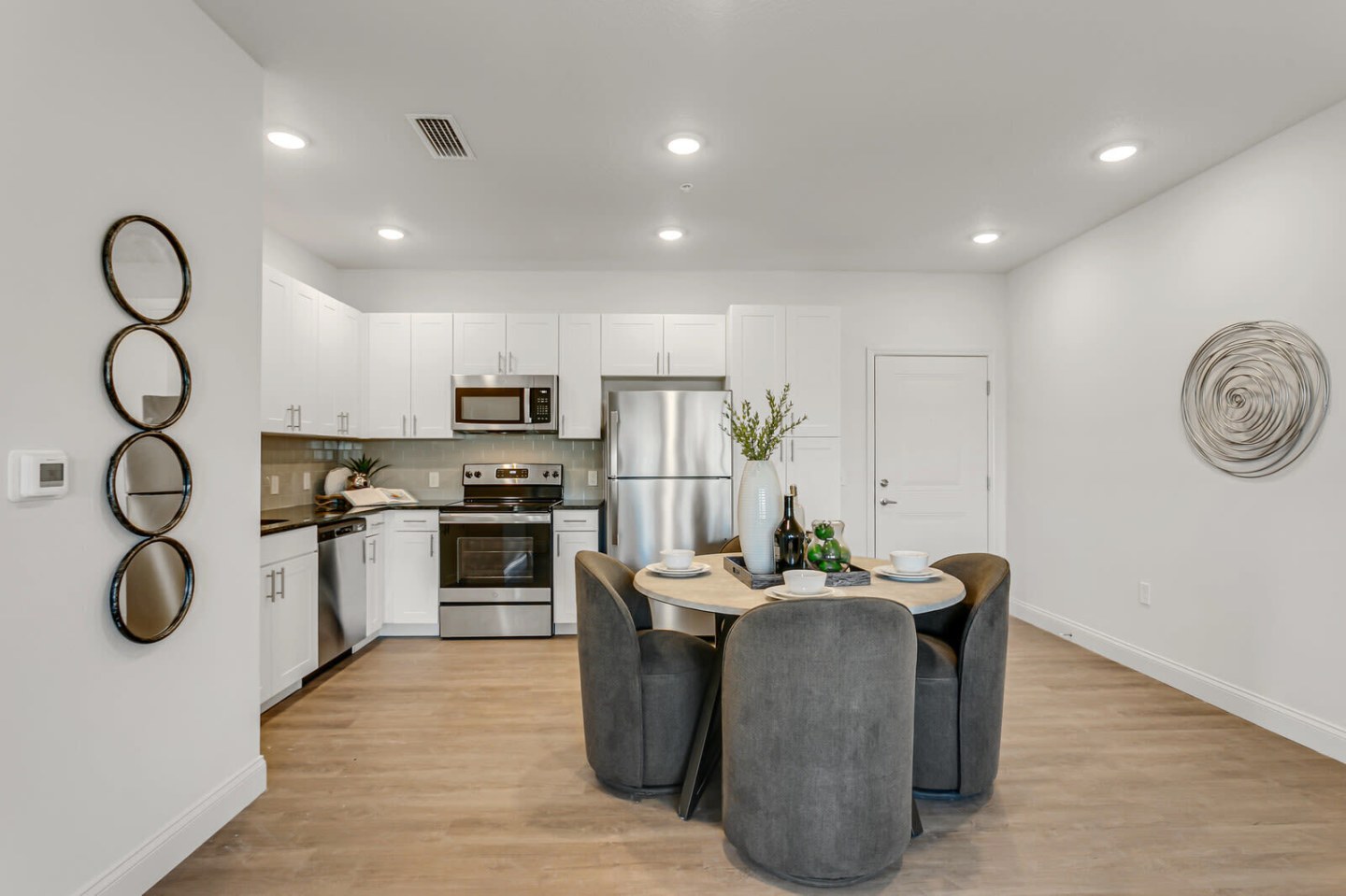 Grand Oak Apartments Image 9
