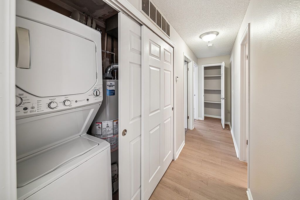Rock Peak on Sunset Apartments Image 4