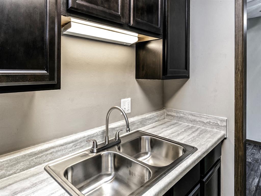 Edgewater Court Apartments Image 21