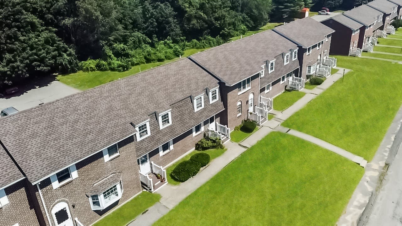 Meadowbrook Village Image 17