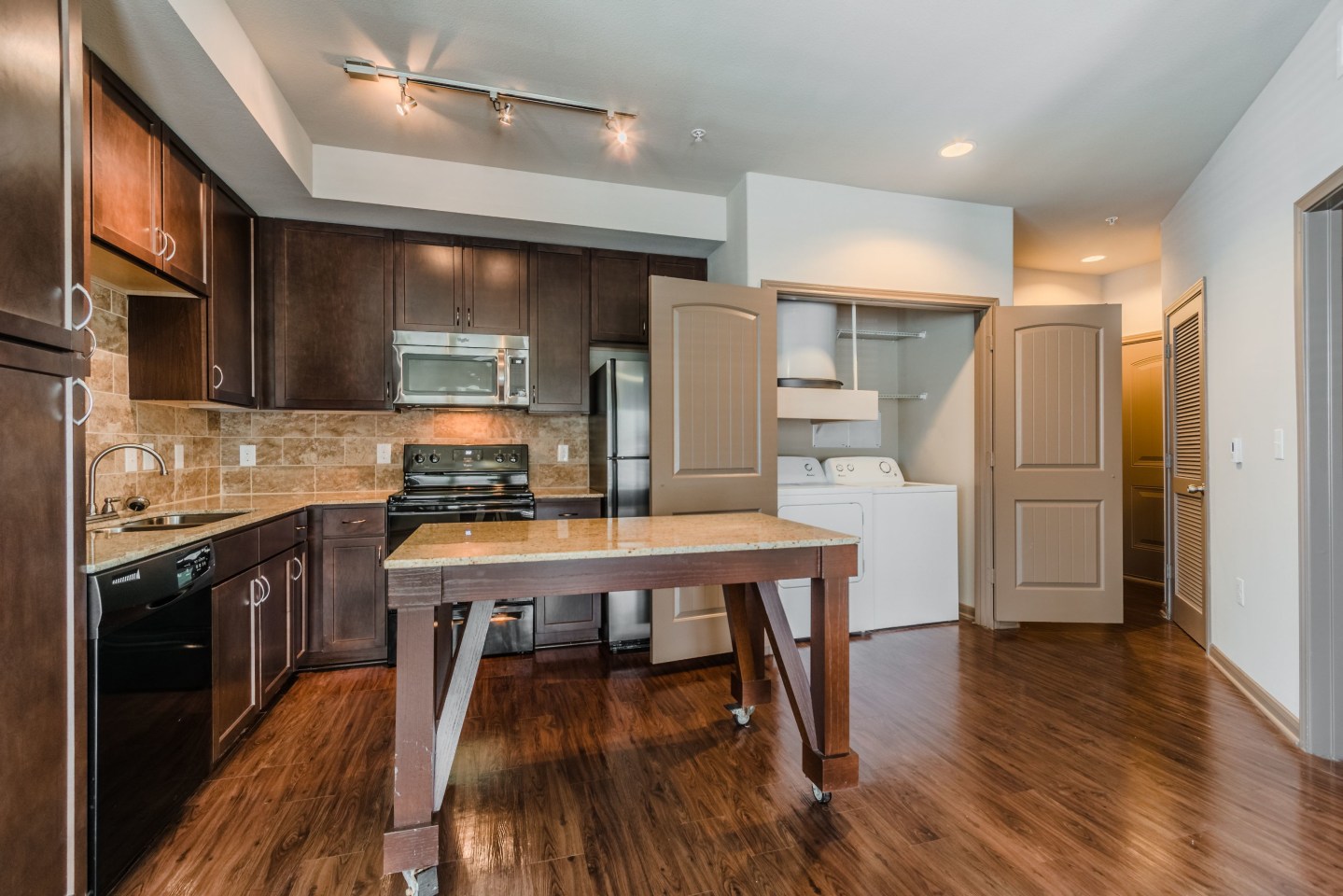 Lakewood Flats Image 35