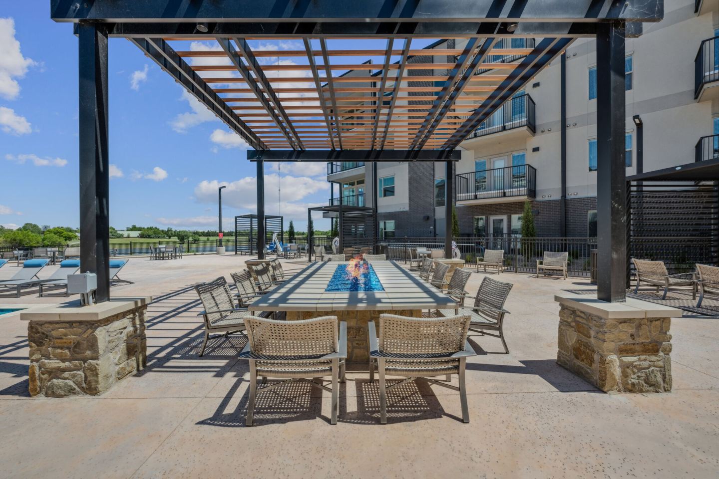 BroadVue Apartments Image 9