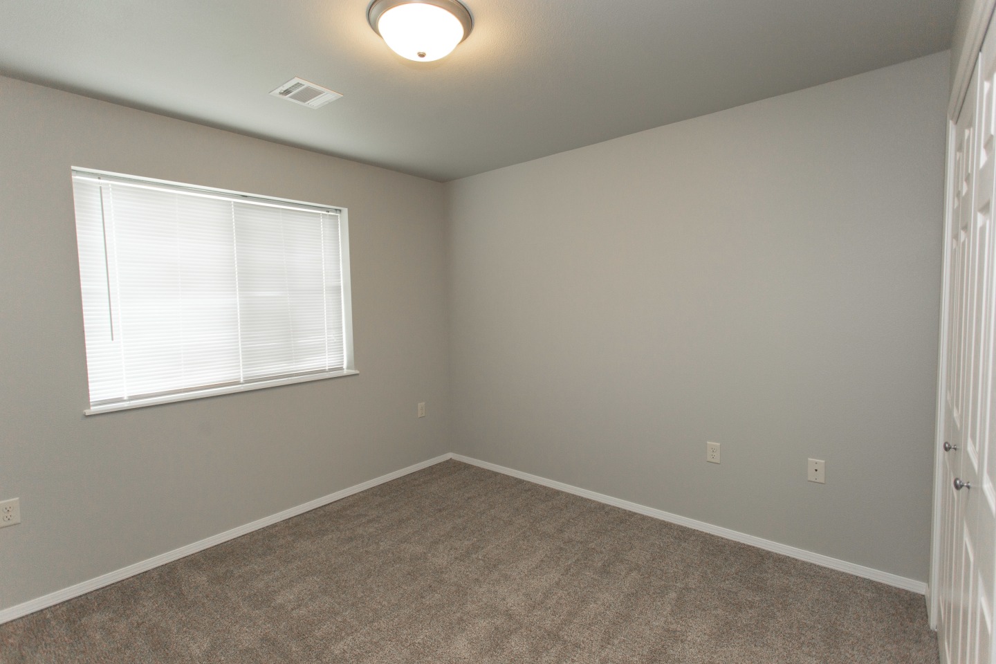 Thelin Center Apartments Image 11