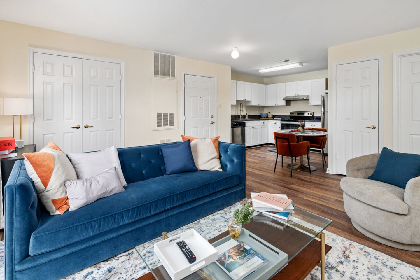 Senior Housing - Manchester Lakes Apartment Homes Image 4