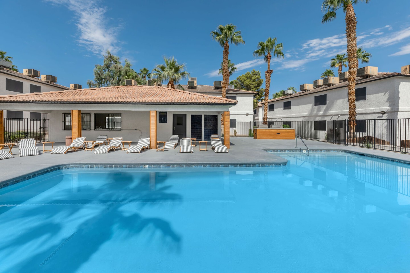 Tides on Palm Apartments Image 8