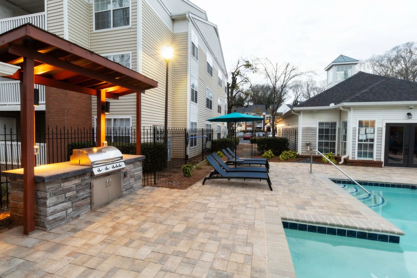 Avery Glen Luxury Apartments Image 7