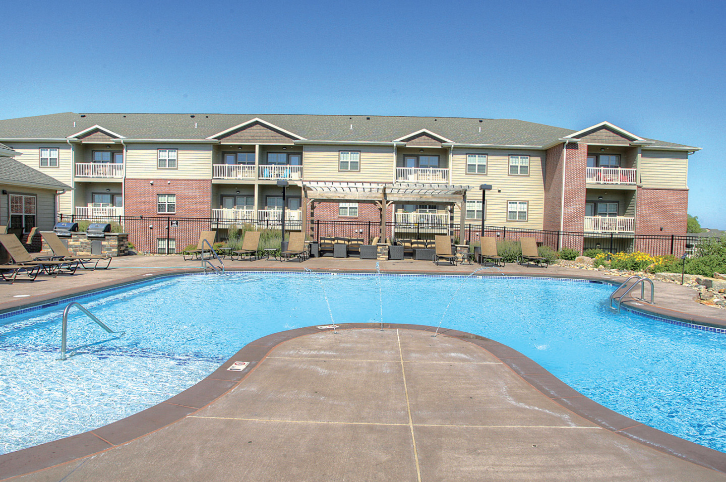 Lincoln Summit Falls Apartments & Townhomes Image 14