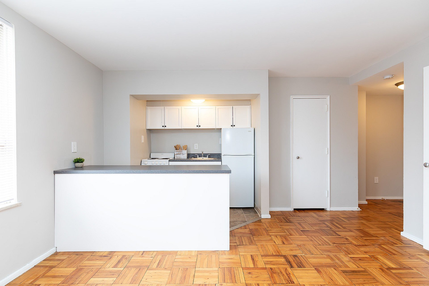 Washington Place Apartments Image 9