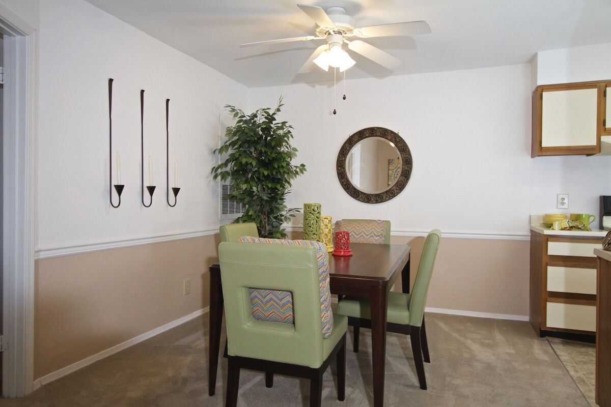 Royal Pointe Apartments Image 19