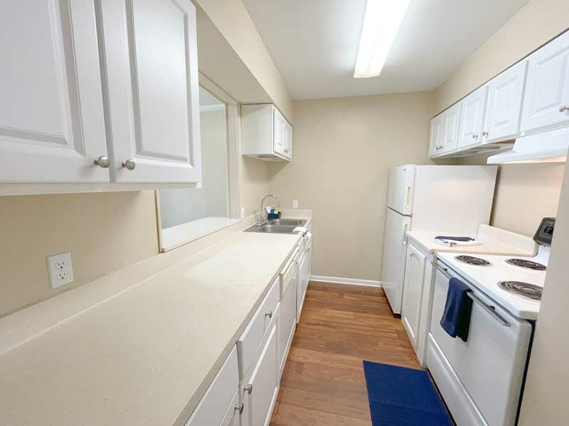 Chateau Apartments Image 23