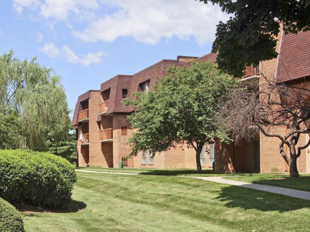 Applegate and Potomac Commons Apartments and Townhomes Image 7