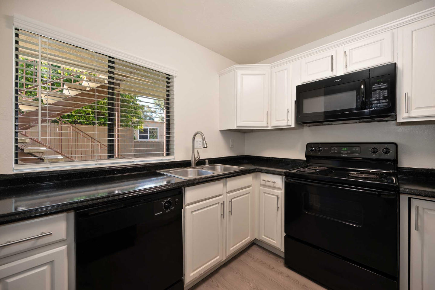 Elan Park Place Carlsbad Apartment Homes Image 18