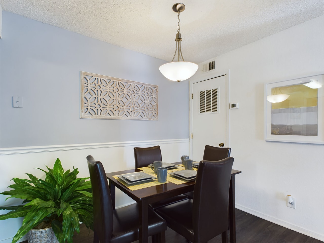Raintree Apartments Image 9