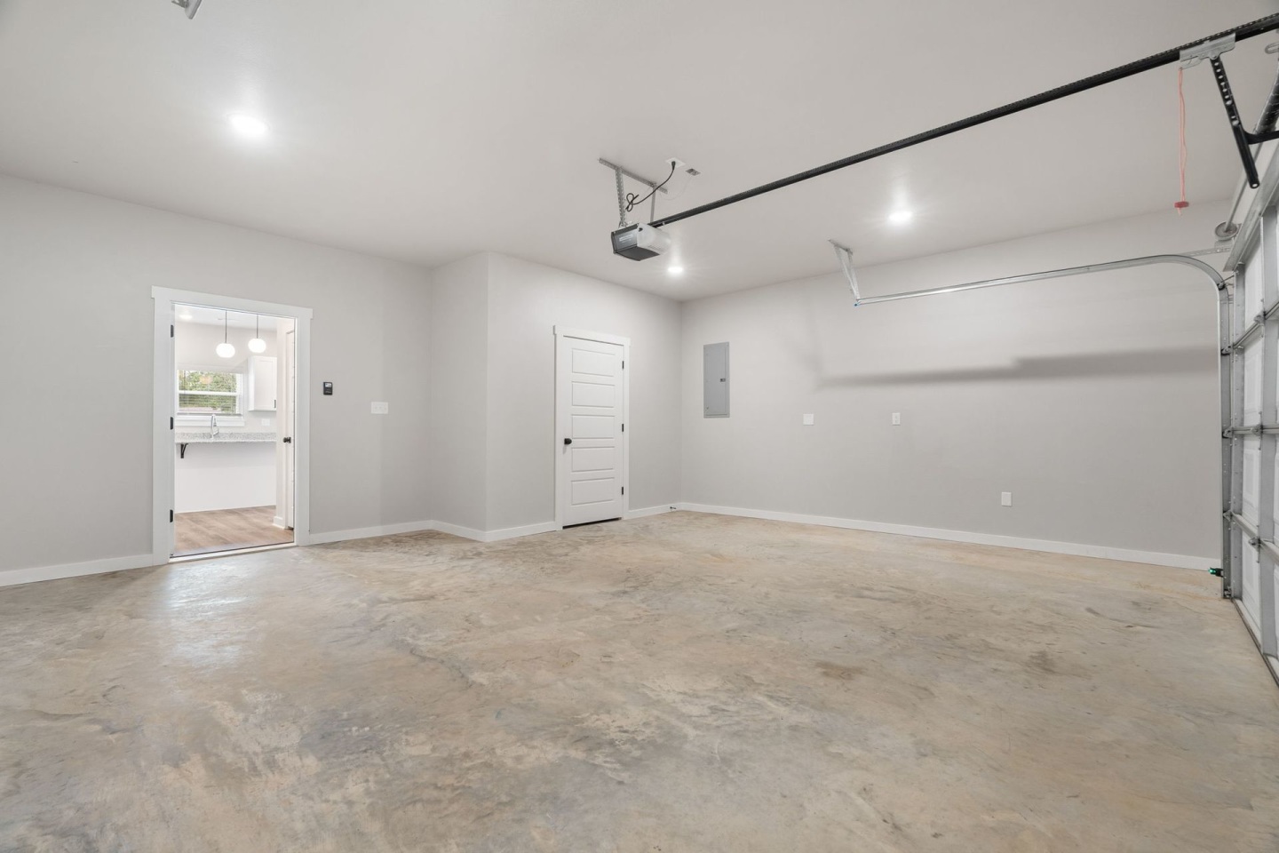 BIRDMASTER DRIVE RESIDENCES Image 30
