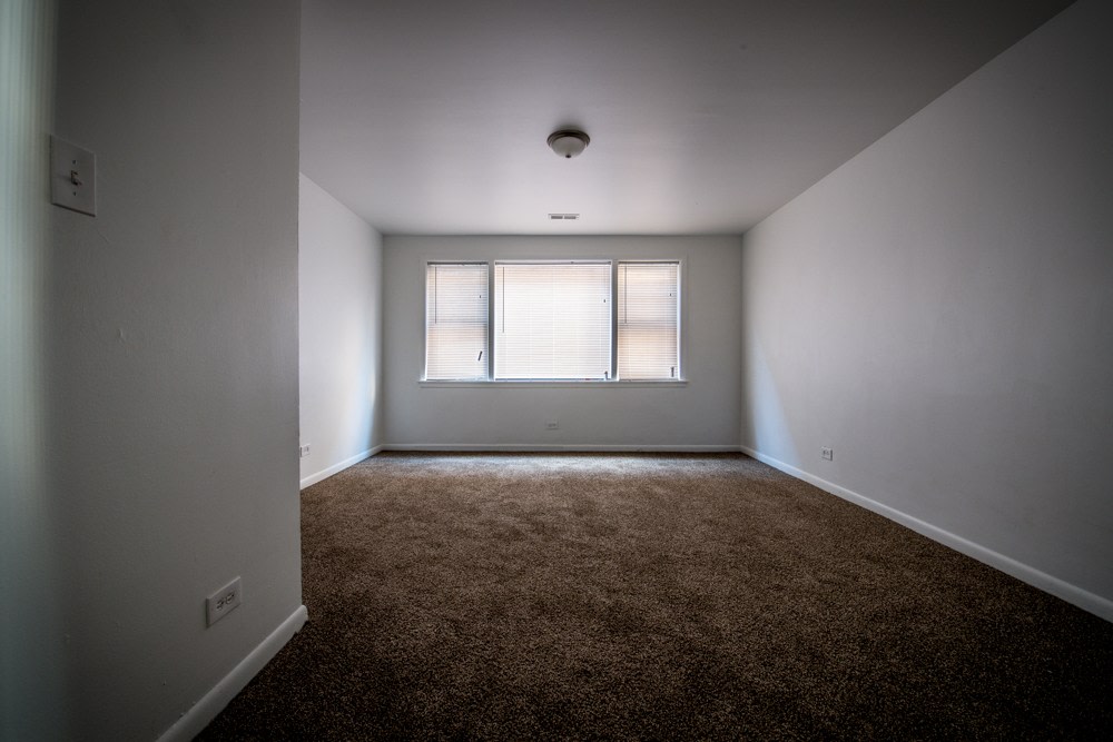 10933 S Vernon Image 2