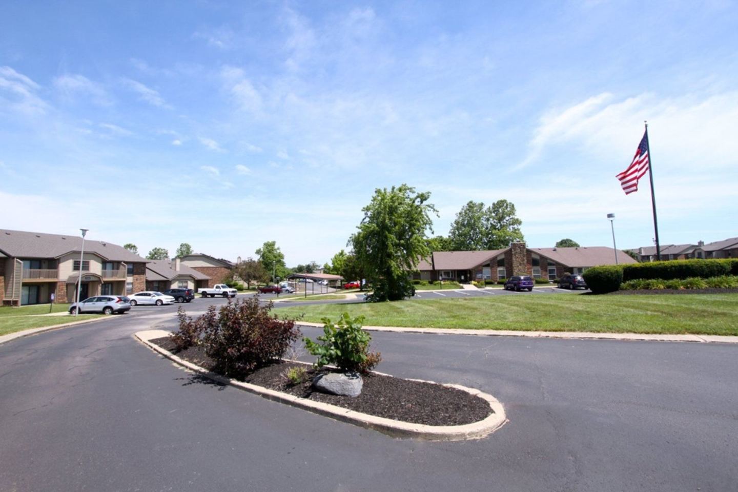 Cross Lakes Apartments Image 16