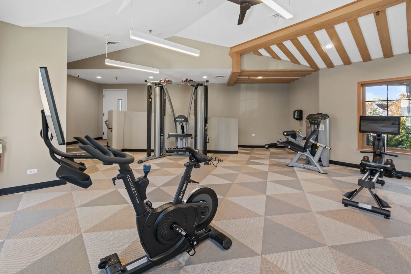 ExecuStay Avalon at Poplar Creek Image 13