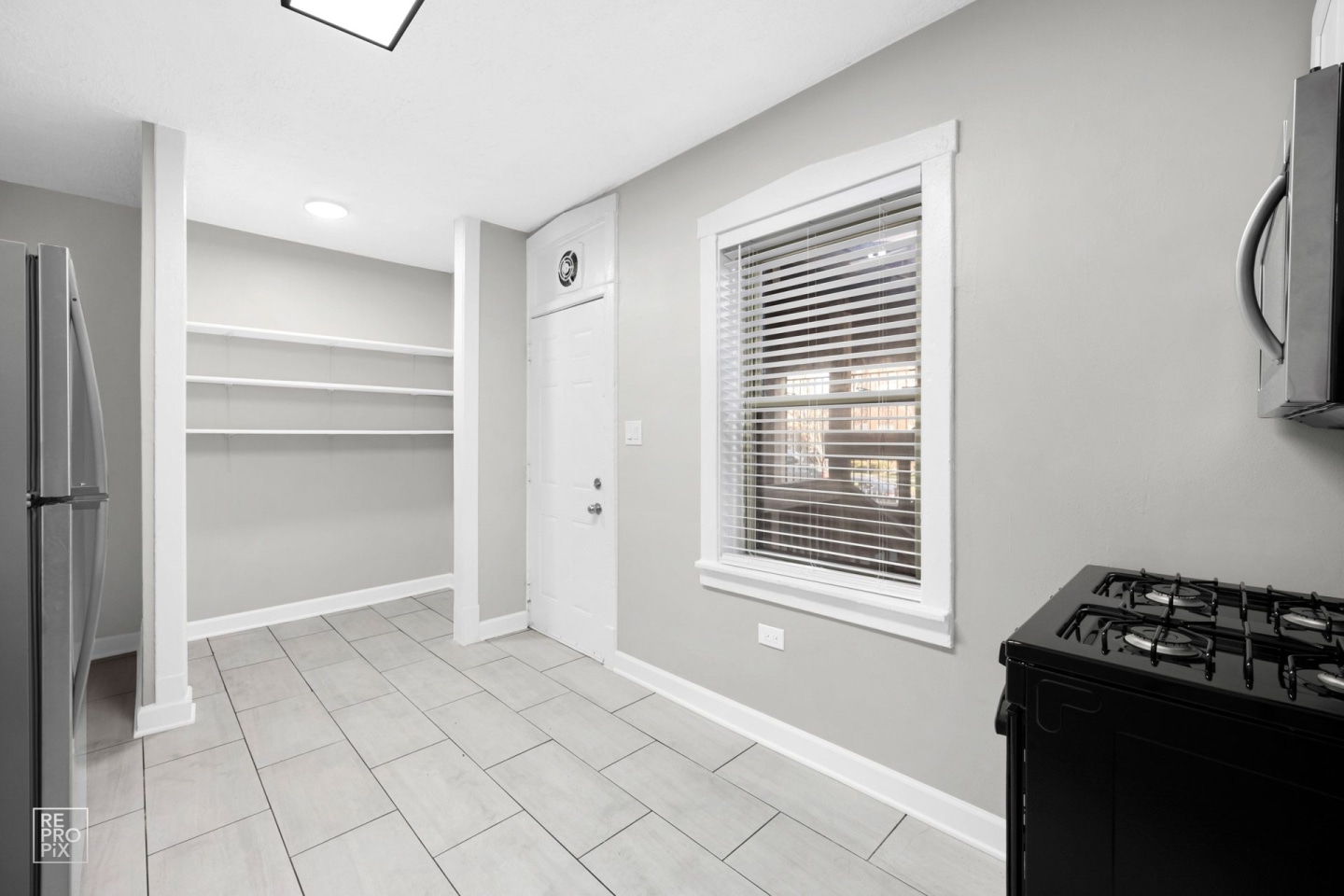 647 N Mayfield Ave Image 11
